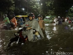 Cerita Biker Ngebet Pulang Nekat Terobos Banjir Berakhir Mogok