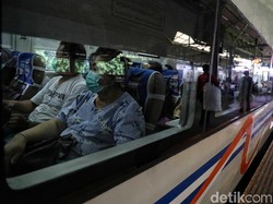 Segini Penuhnya Penumpang Kereta Api di Puncak Arus Balik Akhir Tahun