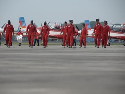 Siap Beraksi di Singapura, Tim Aerobatik Jupiter Pamerkan 15 Manuver