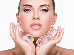 5 Manfaat Es Batu untuk Kulit, Kecilkan Pori hingga Bikin Awet Muda