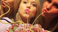 Kocak! Tren Gaya Foto Duck Face Ini Diedit Pakai Spaghetti