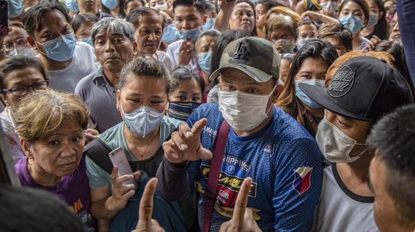 Warga Filipina Berbondong-bondong Berburu Masker