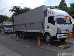 25 Truk Obesitas Terjaring Razia di Tol Palikanci Cirebon
