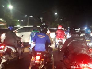 Jalan-jalan di Surabaya Tergenang Air, Arus Lalu Lintas Macet Parah