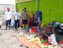 Sungai di Bojonegoro Meluap Menggenangi Pasar Sroyo