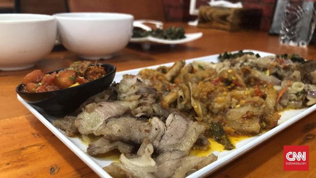 Daging asap ini diolah dengan dua kali proses memasak