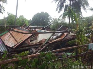 Barru Sulsel Diterjang Puting Beliung, Rumah Panggung Rata dengan Tanah