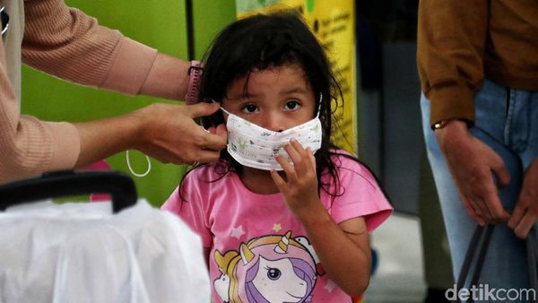 Sosialisasi Pencegahan Virus Corona di Stasiun Gambir