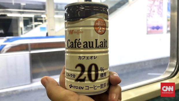 Minuman kaleng di mesin minuman di Jepang.