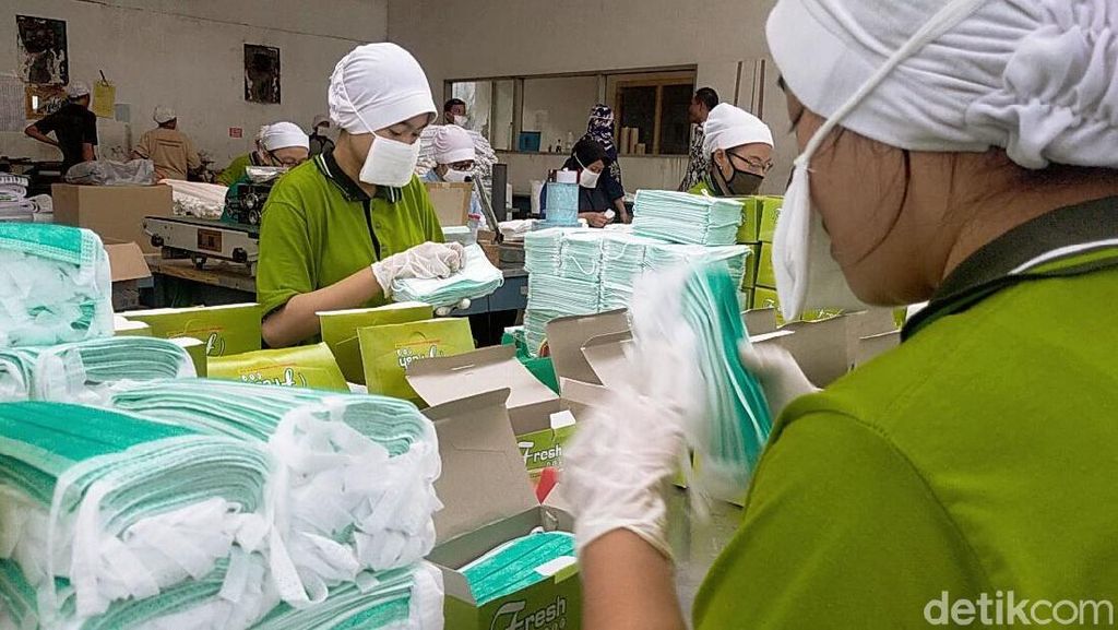 Pabrik Pembuat Masker Kebanjiran Order Akibat Virus Corona