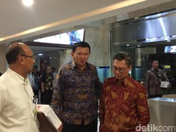 Disentil Jokowi Tak Hadiri Perayaan Imlek, Ahok: Ada Rapat