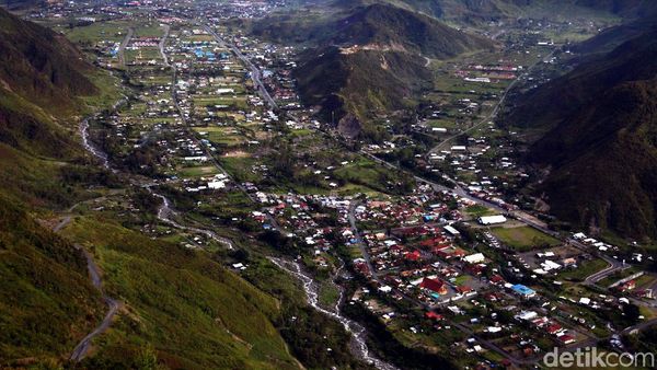Pemandangan Puncak Jaya yang Mempesona
