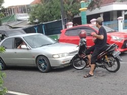 Teka-teki Sosok Pemotor Santuy yang Viral Hadang Mobil di Klaten