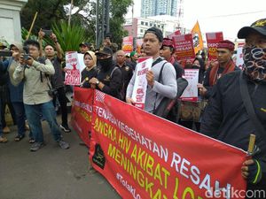 Demo Tolak LGBT di Kantor Walkot, Massa: Jangan Sampai Depok Turun Azab!