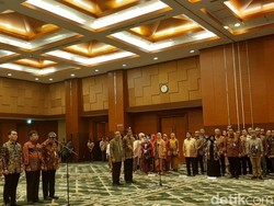 Sri Mulyani Resmi Angkat 3 Staf Ahli Baru