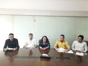 Pengacara Minta Pemerintah Ikut Turun Tangan di Kasus Ilham Bintang Pengacara Minta Pemerintah Ikut Turun Tangan di Kasus Ilham Bintang