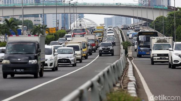 Tarif Tol Dalam Kota Naik, Macet Tetap Menghantui