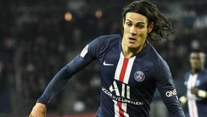 Edinson Cavani Paris Saint-Germains Uruguayan forward Edinson Cavani plays the ball during the French L1 football match between Paris Saint-Germain and AS Monaco at the Parc des Princes stadium in Paris on January 12, 2020. (Photo by Bertrand GUAY / AFP)