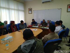 Massa yang Tolak LGBT Audiensi di Kantor Satpol PP Depok