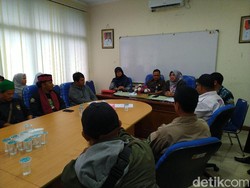 Massa yang Tolak LGBT Audiensi di Kantor Satpol PP Depok