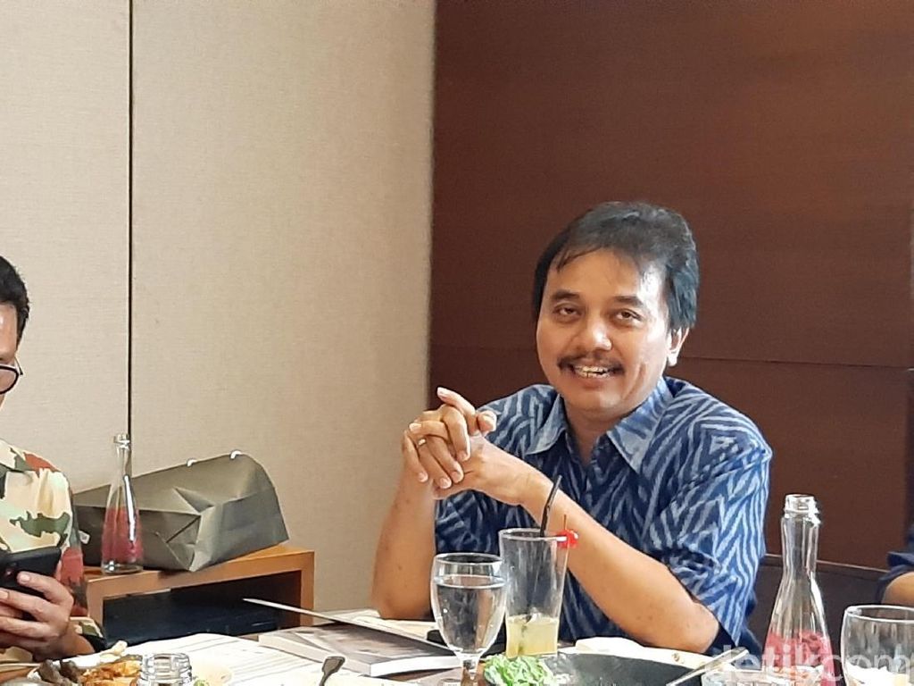 Laporkan Lucky Alamsyah, Roy Suryo Tegaskan Tak Salah Soal Serempet Mobil Laporkan Lucky Alamsyah, Roy Suryo Tegaskan Tak Salah Soal Serempet Mobil