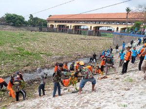 Mengenang Tradisi Ngabedahkeun Citarum di Bendungan Walahar Mengenang Tradisi Ngabedahkeun Citarum di Bendungan Walahar