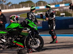 Begini Komentar Pebalap Dunia Usai Jajal Kawasaki Ninja ZX-25R