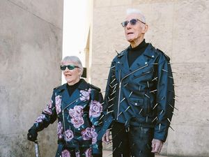 Ketika Kakek-Nenek Jadi Model Baju Punk Buatan Cucunya