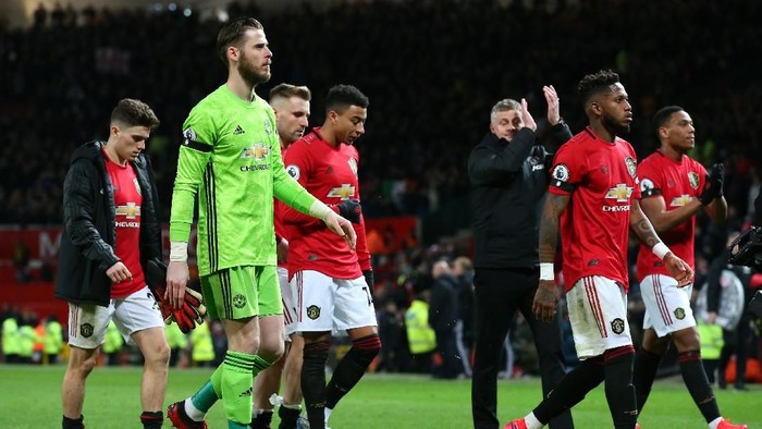 MANCHESTER, ENGLAND - FEBRUARY 01: David De Gea of Manchester United and his team mates walk off after the Premier League match between Manchester United and Wolverhampton Wanderers at Old Trafford on February 01, 2020 in Manchester, United Kingdom. (Photo by Alex Livesey/Getty Images)