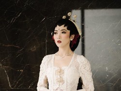 Penampilan Isyana Sarasvati Pakai Paes Jawa Saat Dinikahi Rayhan Maditra