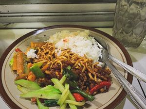 Menu Vegan ala Warteg Jadi Andalan Sophia Latjuba