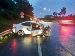 Kecelakaan di Tol Cikunir Arah Bekasi, Sebuah Mobil Ringsek