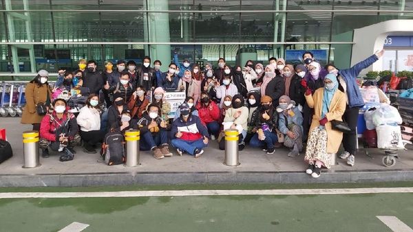 Potret Kebahagiaan WNI yang Dievakuasi dari Wuhan
