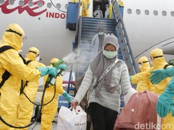 Dievakuasi dari Wuhan, Warga di 3 Negara Ini Dikarantina di Barak Militer