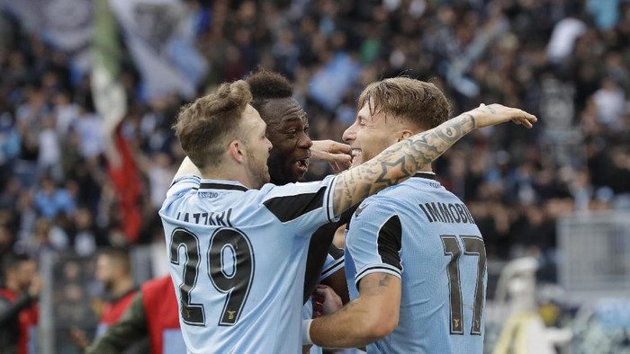 Lazios Ciro Immobile, right, celebrates with Felipe Caicedo and Manuel Lazzari, left, after scoring his sides 3rd goal during a Serie A soccer match between Lazio and Spal at Romes Olympic stadium, Sunday, Feb. 2, 2020. (AP Photo/Alessandra Tarantino)