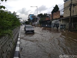 28 RW Terendam Banjir di Jakarta, Paling Tinggi Cawang 80 Cm