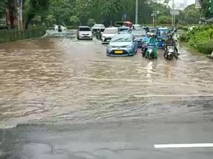 Kali Pesanggrahan Meluap, 5 RW di Kembangan Jakbar Terendam Banjir Senin Malam