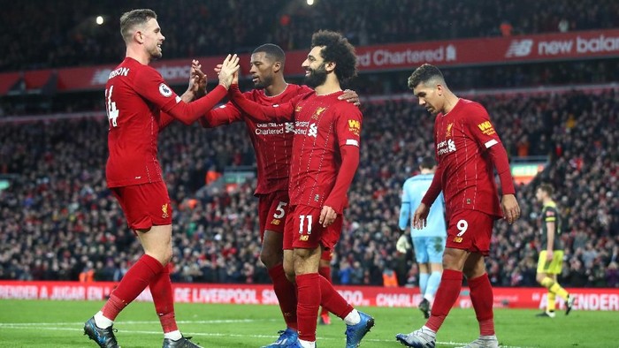 LIVERPOOL, ENGLAND - FEBRUARY 01: Mohamed Salah of Liverpool celebrates with Georginio Wijnaldum, Jordan Henderson and Roberto Firmino after scoring his teams third goal during the Premier League match between Liverpool FC and Southampton FC at Anfield on February 01, 2020 in Liverpool, United Kingdom. (Photo by Julian Finney/Getty Images)