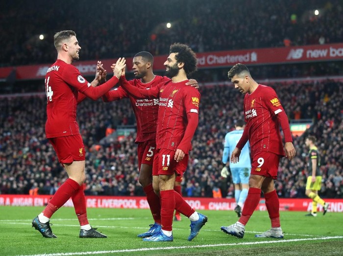 LIVERPOOL, ENGLAND - FEBRUARY 01: Mohamed Salah of Liverpool celebrates with Georginio Wijnaldum, Jordan Henderson and Roberto Firmino after scoring his teams third goal during the Premier League match between Liverpool FC and Southampton FC at Anfield on February 01, 2020 in Liverpool, United Kingdom. (Photo by Julian Finney/Getty Images)