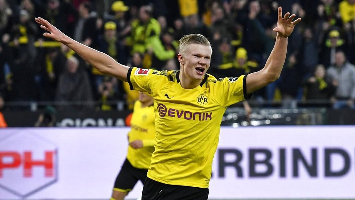 Mats Hummers menilai Erling Haaland belum selevel dengan Robert Lewandowski (Foto: AP Photo / Martin Meissner)