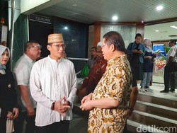 Gus Sholah Wafat, Menkes Terawan Hingga Sandiaga Tiba di RS Harapan Kita