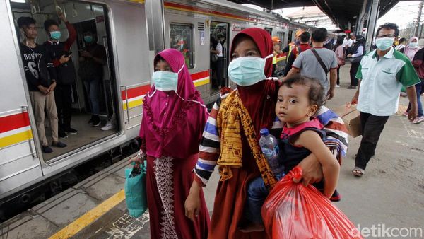 Giliran Stasiun Tanah Abang Jadi Sasaran Sosialisasi Virus Corona