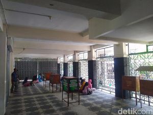 Jelang Pemakaman Gus Sholah, Akses Peziarah Makam Gus Dur Dibatasi Jelang Pemakaman Gus Sholah, Akses Peziarah Makam Gus Dur Dibatasi