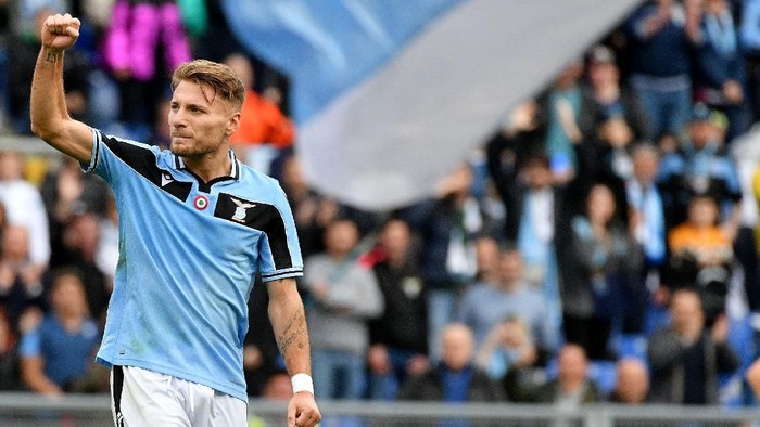 ROME, ITALY - FEBRUARY 02: Ciro Immobile of SS Lazio celebrates a third goal during the Serie A match between SS Lazio and SPAL at Stadio Olimpico on February 02, 2020 in Rome, Italy. (Photo by Marco Rosi/Getty Images)