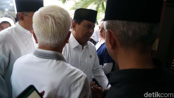 Prabowo dan Deretan Tokoh yang Melayat Gus Sholah