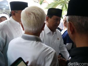 Prabowo dan Deretan Tokoh yang Melayat Gus Sholah Prabowo dan Deretan Tokoh yang Melayat Gus Sholah