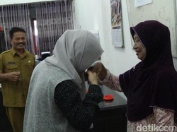 Mahasiswi Ini Pulang dari China Setelah Ditelepon Tiap Jam Oleh Ortunya