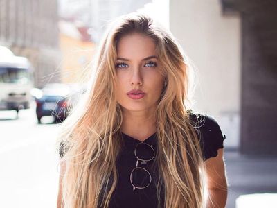 Saat Atlet Terseksi di Dunia, Alica Schmidt Liburan ke Maldives