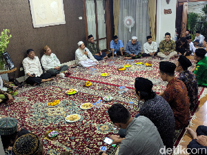 Tahlilan Digelar di Rumah Duka Gus Sholah di Mampang Jaksel Tahlilan Digelar di Rumah Duka Gus Sholah di Mampang Jaksel