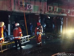 Api di Ruko Tekstil Tanah Abang Belum Padam, 12 Unit Damkar Dikerahkan
